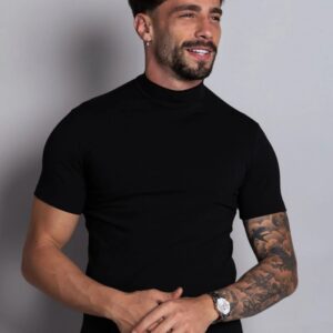 Camiseta Slim Gola Alta Preta