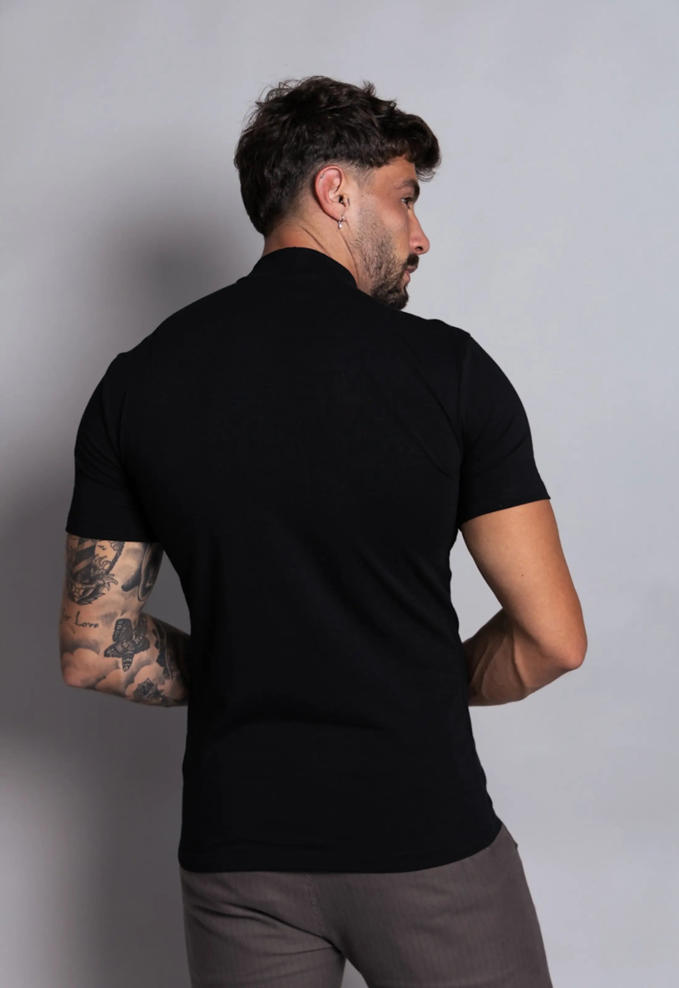 Camiseta Slim Gola Alta Preta - Imagem 3