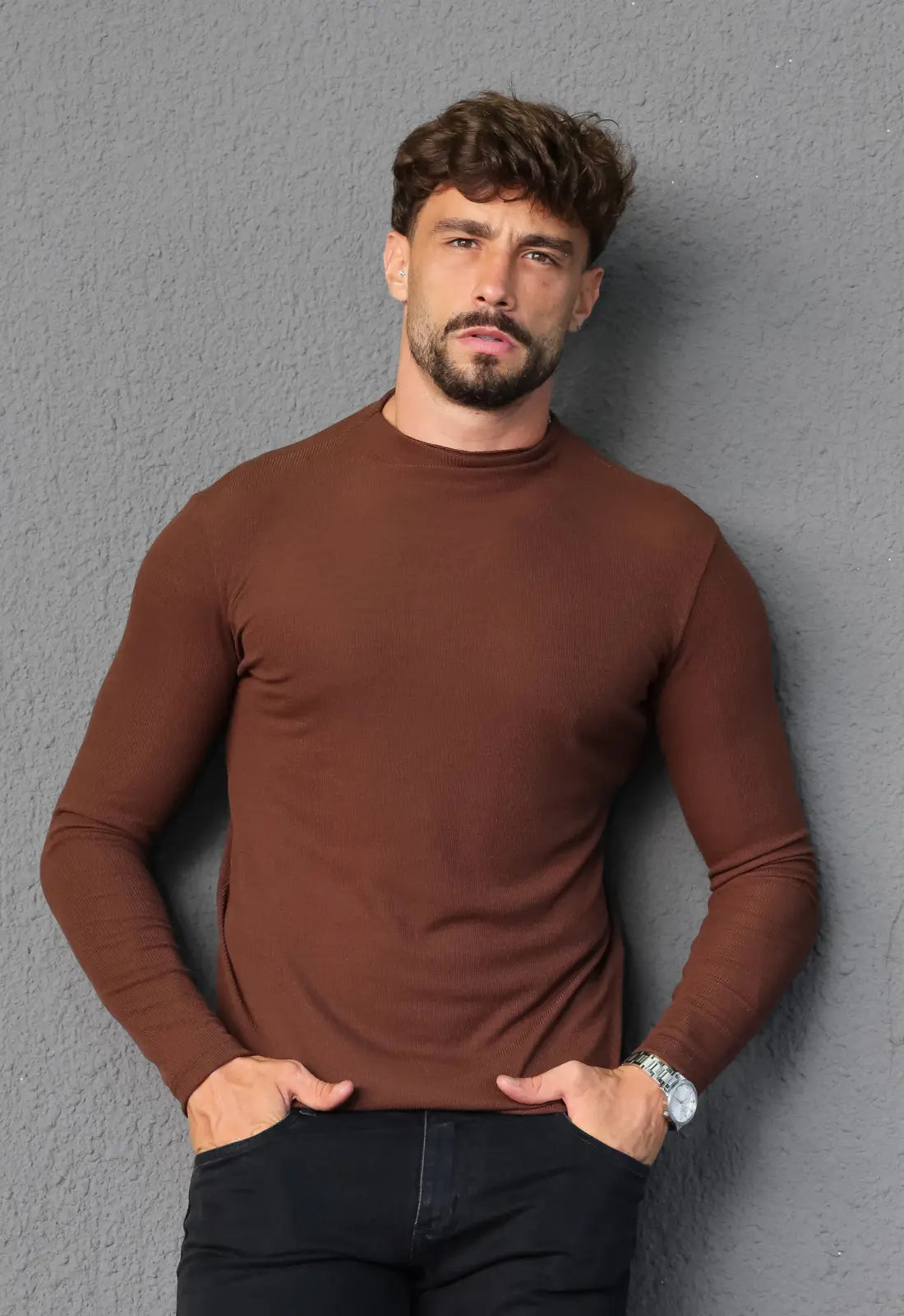 Camiseta Slim Manga Longa Gola Média Marrom